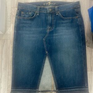 7 For All Mankind Roxy Denim Skirt 5 Pockets Raw Edge
Hem Size 28 Sz 6